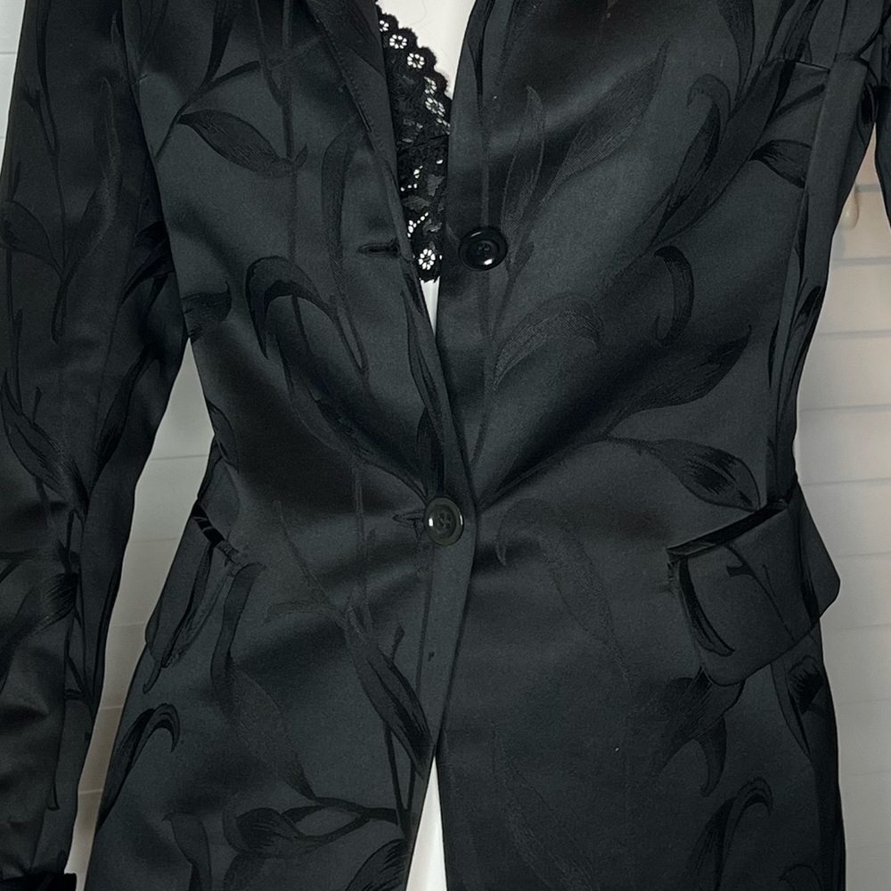 Blazer - Picture 4 of 4
